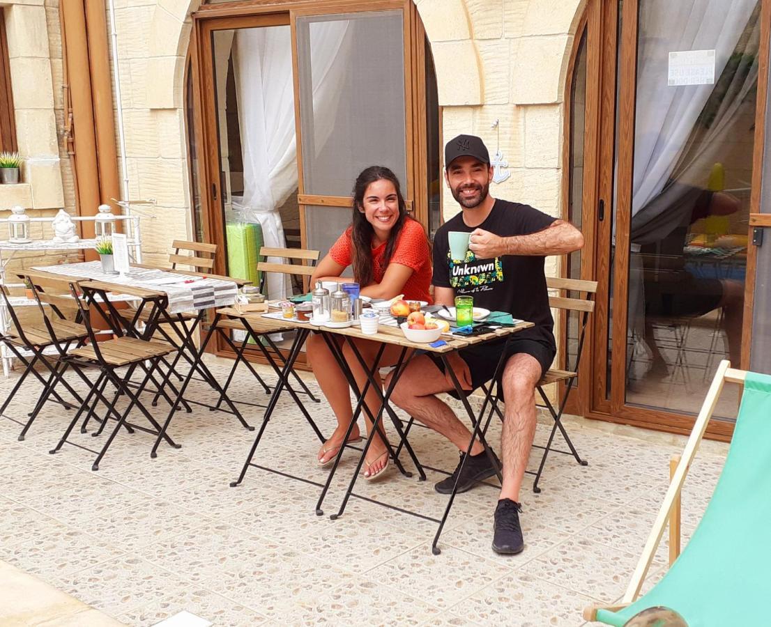 Laringa Holiday Bed&Breakfast Għajnsielem Exteriör bild